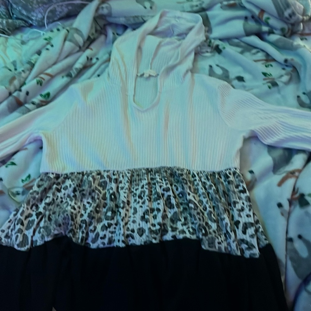 Perfect peach leopard print shirt with hood